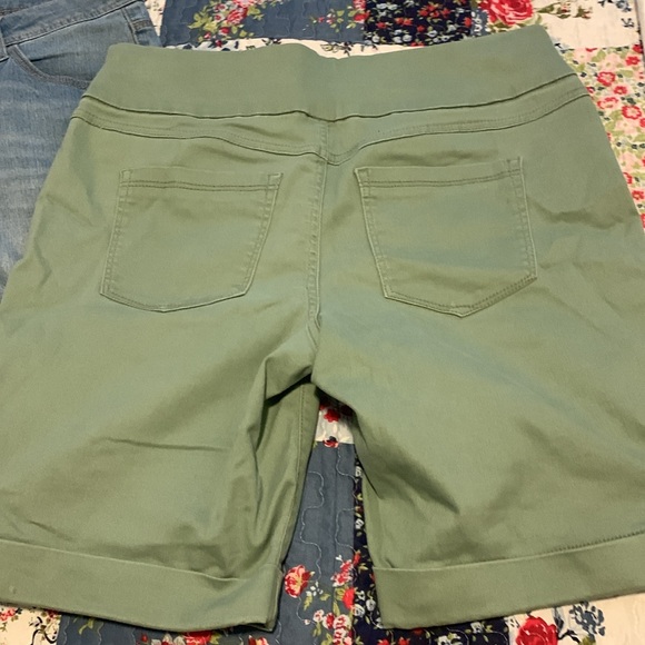 Bermuda Jean Shorts 14 - Picture 5 of 13